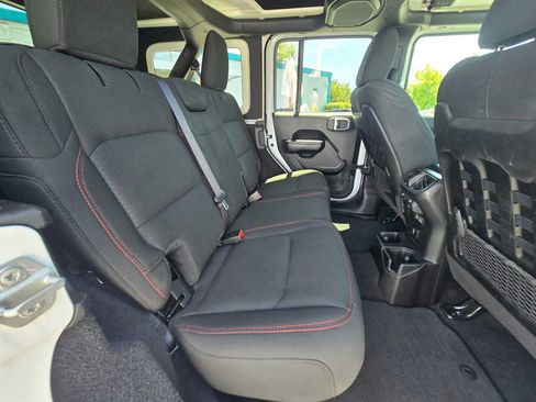Used 2021 Jeep Wrangler Unlimited Rubicon w/ Cold Weather Group AWD/4WD image 12
