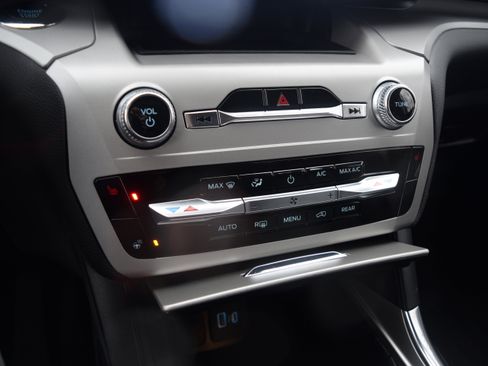 Used 2023 Ford Explorer XLT w/ Equipment Group 202A image 11