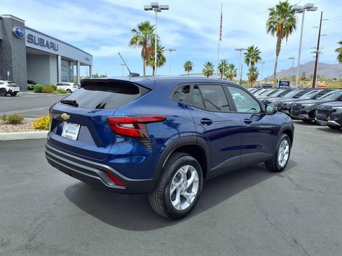 Used 2024 Chevrolet Trax LS w/ LS Convenience Package FWD image 10