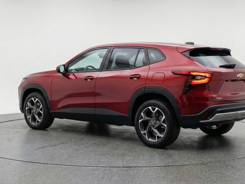 Used 2025 Chevrolet Trax LT FWD image 6