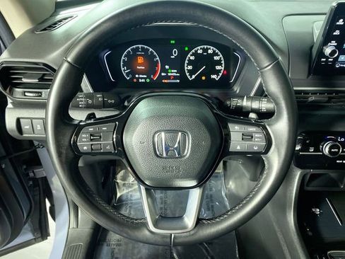 Used 2024 Honda Pilot Touring image 11