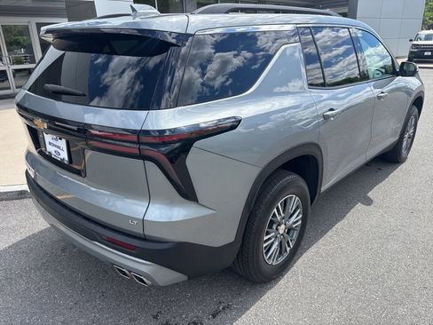 Used 2024 Chevrolet Traverse LT AWD/4WD image 3