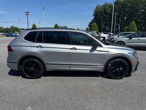Certified 2023 Volkswagen Tiguan SE R-Line FWD image 8