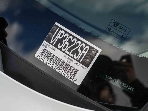 Used 2023 Volvo XC40 B5 Plus AWD/4WD image 30