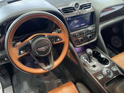 Used 2022 Bentley Bentayga AWD/4WD image 30