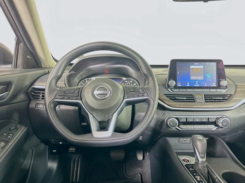 Used 2025 Nissan Altima 2.5 SV image 17