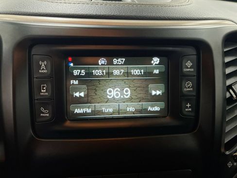 Used 2018 Jeep Cherokee Latitude w/ Cold Weather Group AWD/4WD image 14