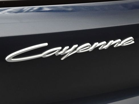 Certified 2024 Porsche Cayenne Coupe image 9