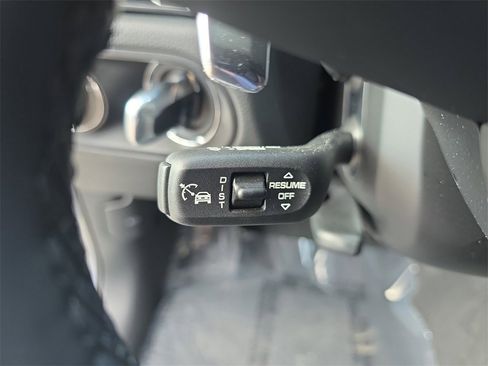 Used 2025 Porsche Macan image 35