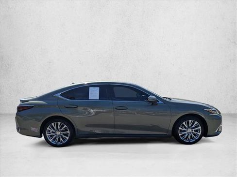 Used 2020 Lexus ES 300h w/ Premium Package image 4