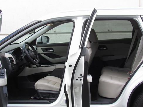 Used 2023 Nissan Rogue SL image 13