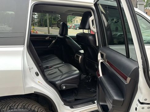 Used 2017 Lexus GX 460 Premium w/ Premium Package AWD/4WD image 26