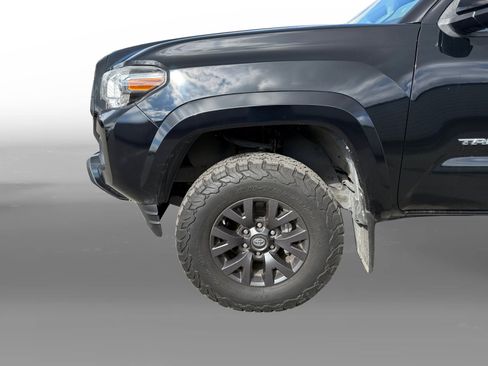 Used 2020 Toyota Tacoma SR5 image 9