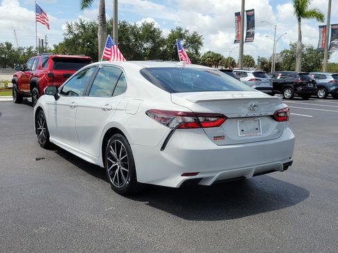 Used 2023 Toyota Camry SE FWD image 9