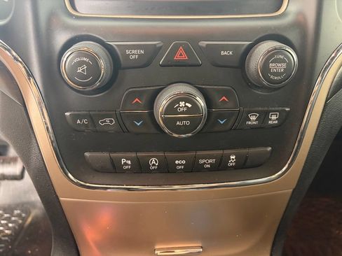 Used 2017 Jeep Grand Cherokee Laredo AWD/4WD image 7