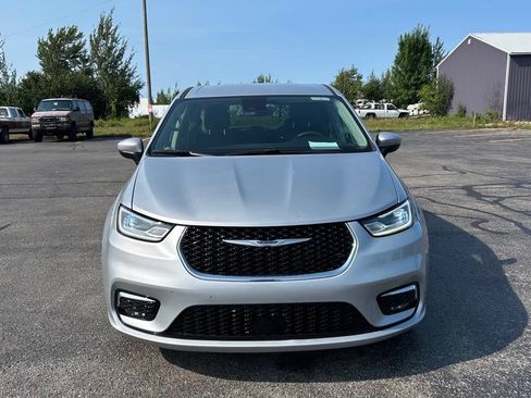 Used 2023 Chrysler Pacifica Touring-L AWD/4WD image 5