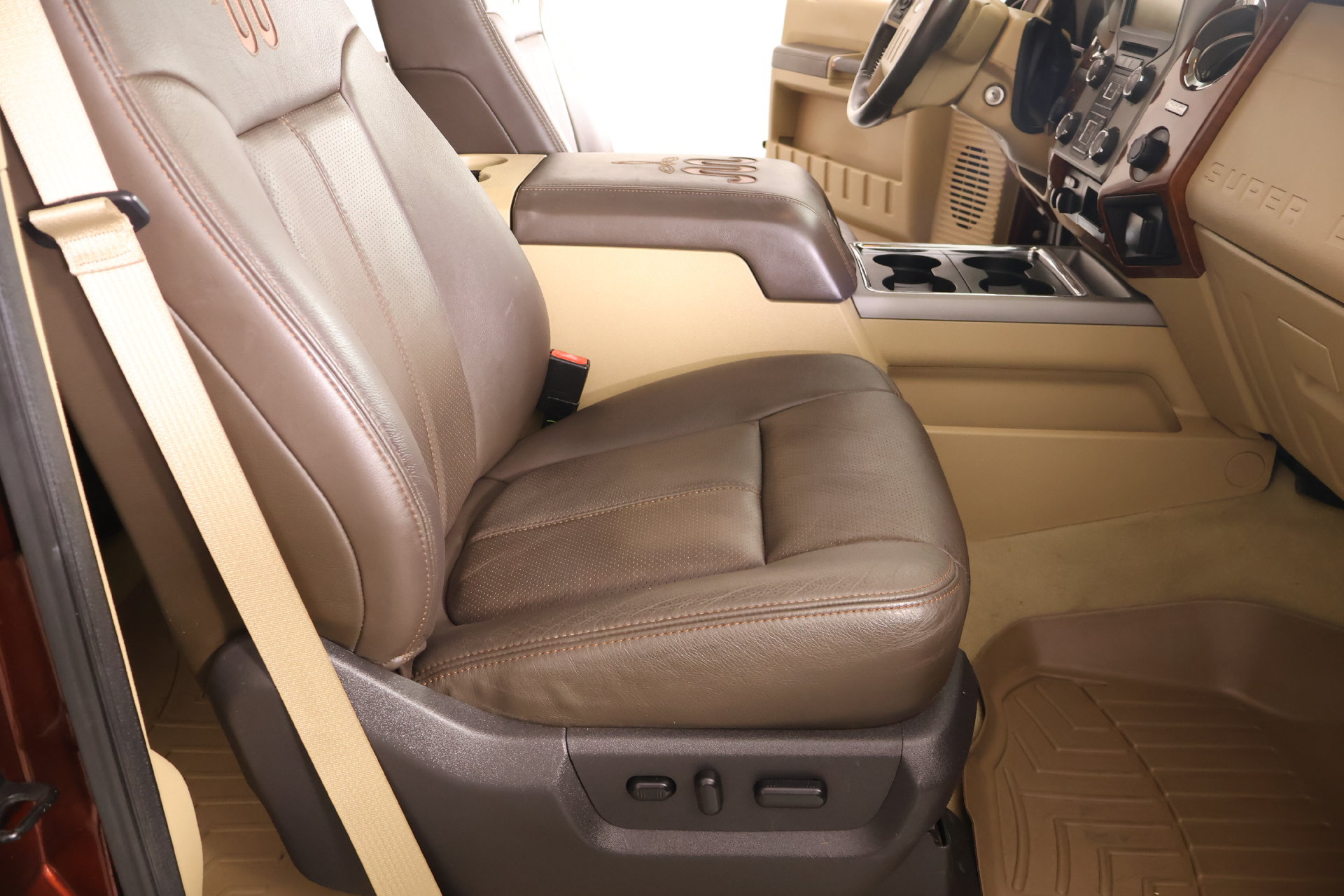 Used 2015 Ford F250 King Ranch w/ FX4 Off-Road Package AWD/4WD image 14