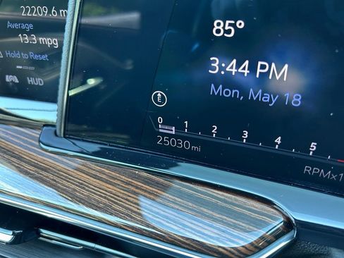 Used 2023 Cadillac Escalade ESV Premium Luxury RWD image 28