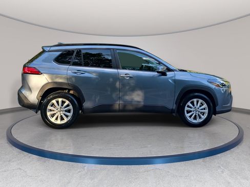 Used 2024 Toyota Corolla Cross LE FWD image 4
