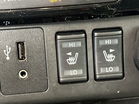 Used 2018 Nissan Leaf SV w/ SV Technology Package FWD image 17