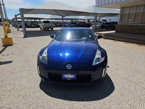 Used 2020 Nissan 370Z Coupe RWD image 3