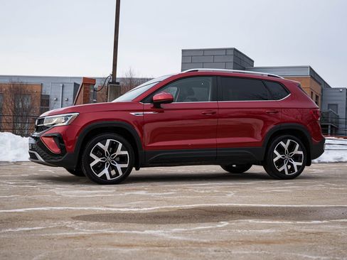 Used 2023 Volkswagen Taos SEL image 3