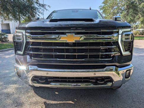 Used 2024 Chevrolet Silverado 2500 LTZ w/ LTZ Convenience Package AWD/4WD image 2
