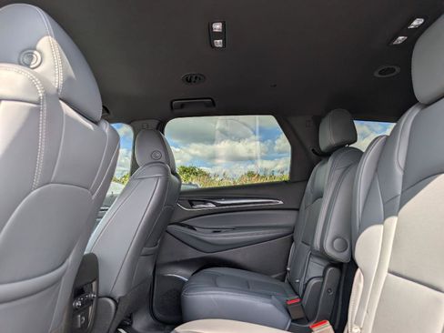 Used 2024 Buick Enclave Essence AWD/4WD image 11