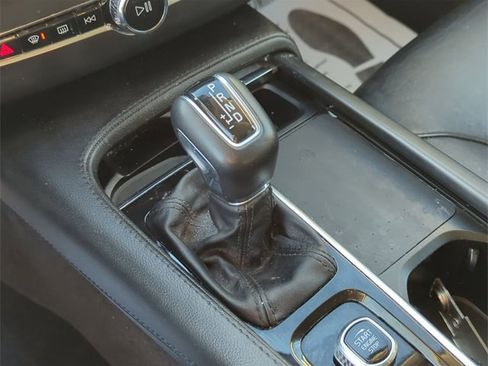 Used 2022 Volvo XC90 T5 Momentum w/ Climate Package image 16