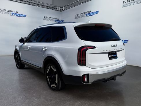 Used 2024 Kia Telluride EX w/ EX Captain's Chair Package image 7