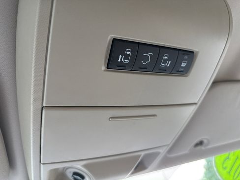 Used 2013 Chrysler Town & Country Touring-L w/ Entertainment Group #2 FWD image 50