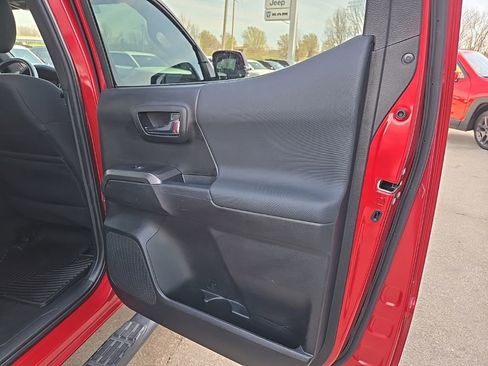 Used 2022 Toyota Tacoma TRD Sport AWD/4WD image 83