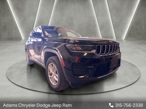 Used 2024 Jeep Grand Cherokee Laredo X AWD/4WD image 1