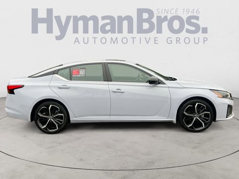 Certified 2025 Nissan Altima 2.5 SR w/ SR Premium Package image 2