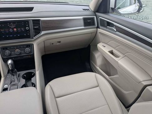 Used 2021 Volkswagen Atlas SE w/ Panoramic Sunroof Package FWD image 18