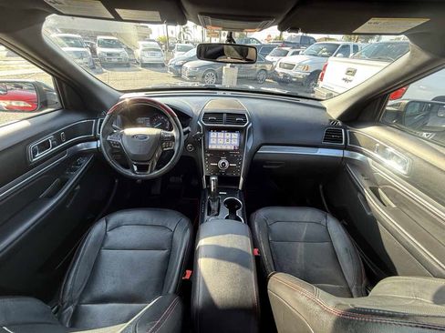 Used 2018 Ford Explorer Sport image 38
