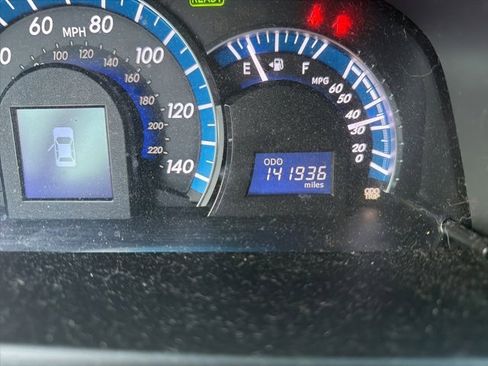 Used 2013 Toyota Camry XLE w/ Convenience Pkg image 9