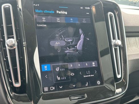 Certified 2024 Volvo XC40 B5 Ultimate w/ Climate Package image 12