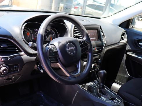 Used 2019 Jeep Cherokee Latitude w/ Popular Appearance Group FWD image 38