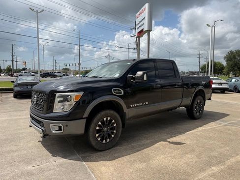 Used 2017 Nissan Titan PRO-4X w/ Pro-4x Convenience Package AWD/4WD image 1