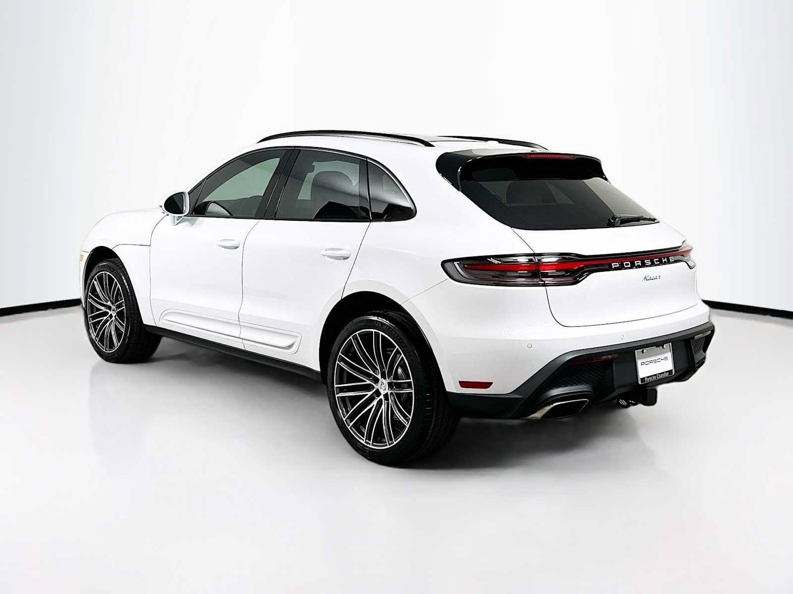 Used 2026 Porsche Macan AWD/4WD image 3
