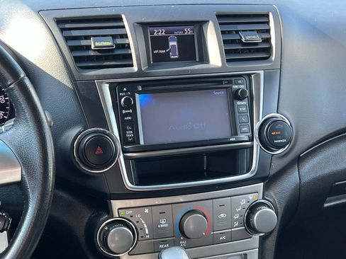 Used 2013 Toyota Highlander SE image 19
