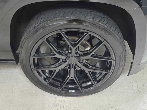 Used 2020 GMC Yukon Denali w/ Denali Premium Package image 9