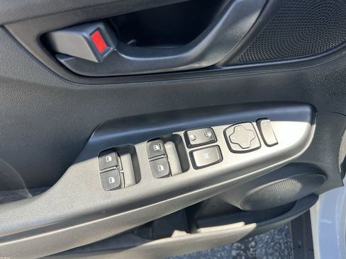 Used 2021 Hyundai Kona SE FWD image 15