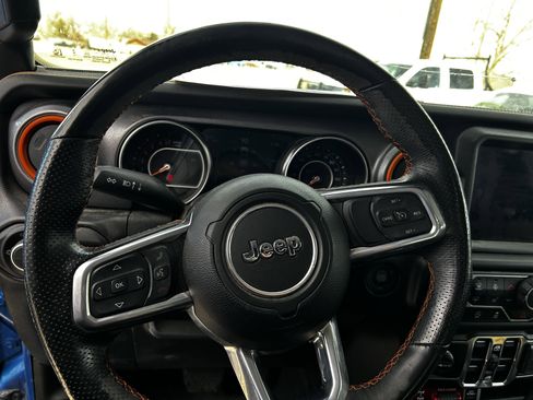 Used 2023 Jeep Gladiator Mojave w/ Cold Weather Group image 18