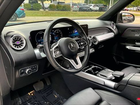 Used 2022 Mercedes-Benz GLB 250 w/ Premium Package Lite image 16