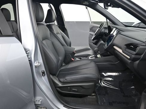 Used 2025 Subaru Forester Limited AWD/4WD image 17