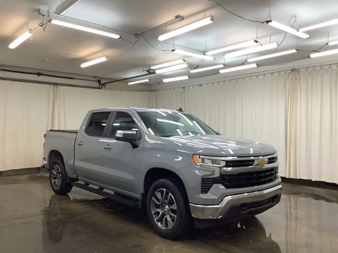 Used 2024 Chevrolet Silverado 1500 LT AWD/4WD image 4