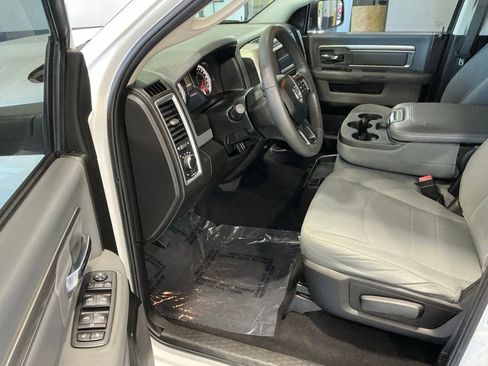 Used 2019 RAM 1500 Classic SLT AWD/4WD image 3