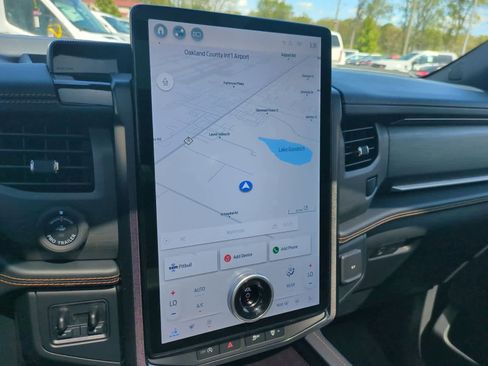 Used 2024 Ford Expedition Platinum image 29